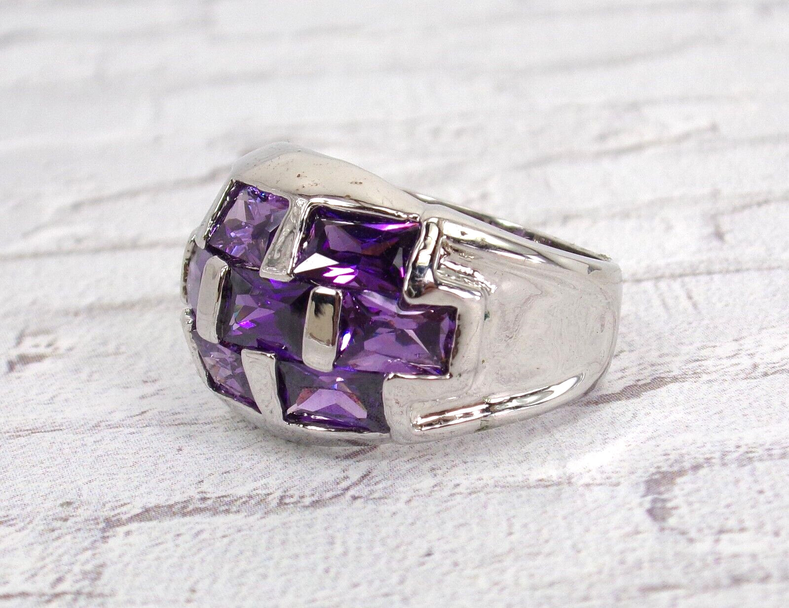 Purple cubic zirconia stone band ring with rectangle shape stones Size 7.5 NEW