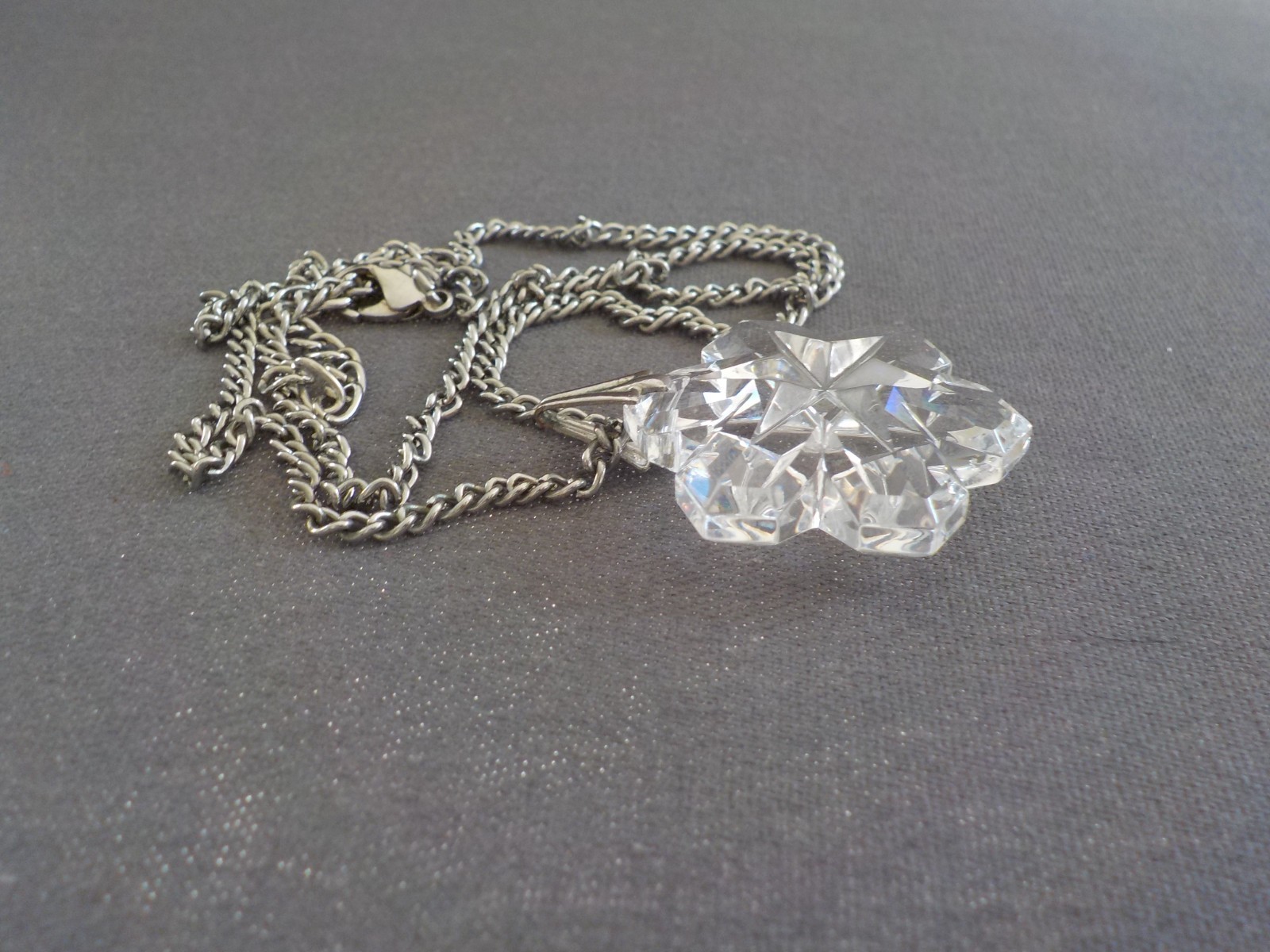 Snowflake Glass Necklace Silver Tone Metal Pendant Chain