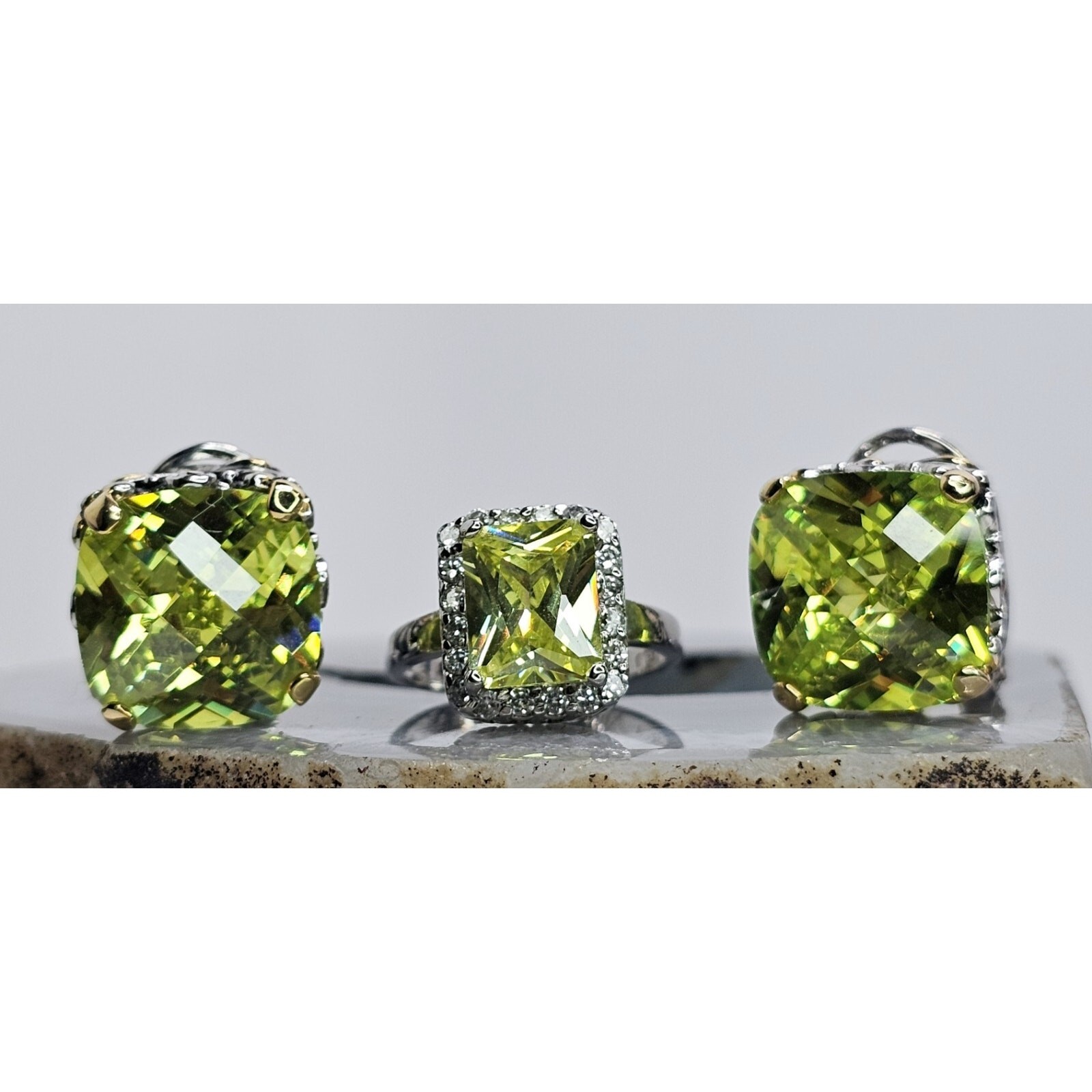Costume Silver Tone – Green Stone Earrings & Ring Set – High Quality – Ring SZ 7