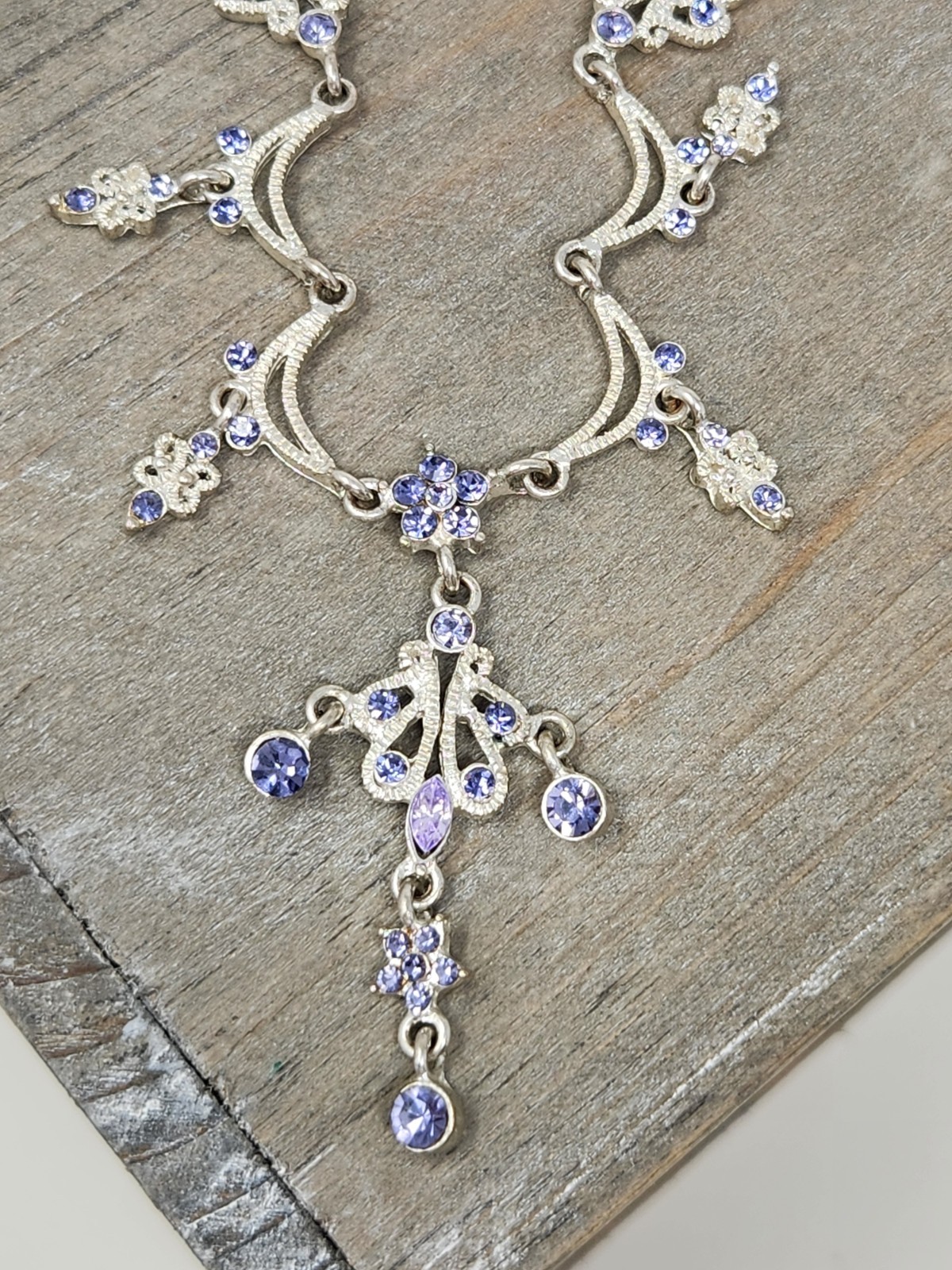 Purple Crystal Rhinestone Y-Drop Scalloped Necklace Silver Tone Fringe Dangle