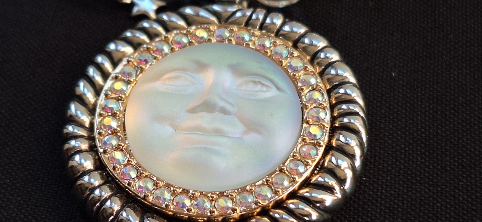 KIRKS FOLLY SEAVIEW OPALESCENT MOON FACE ENHANCER PENDANT ARORA BEAD SILVER GOLD