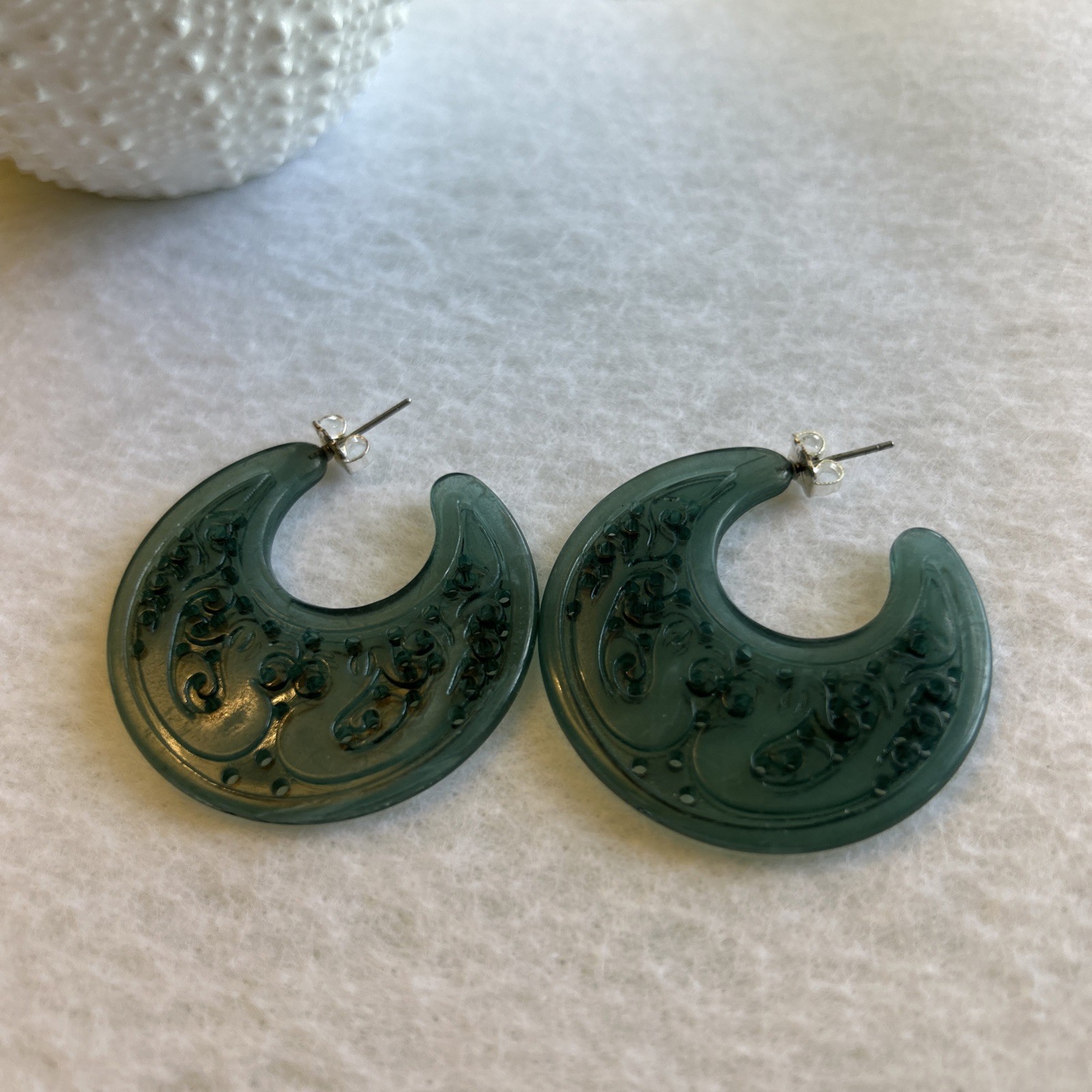 Vtg AVON – Jade Tone” Faux Jade Lucite Hoop Post Earrings