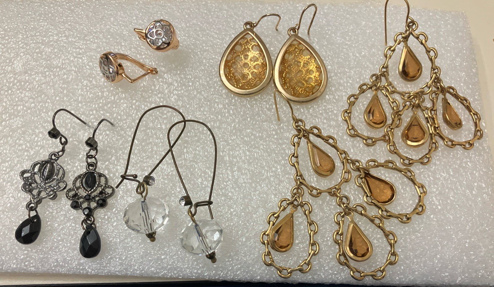 Earring Lot 60 Pr Pierced Mixed Colors Styles Materials