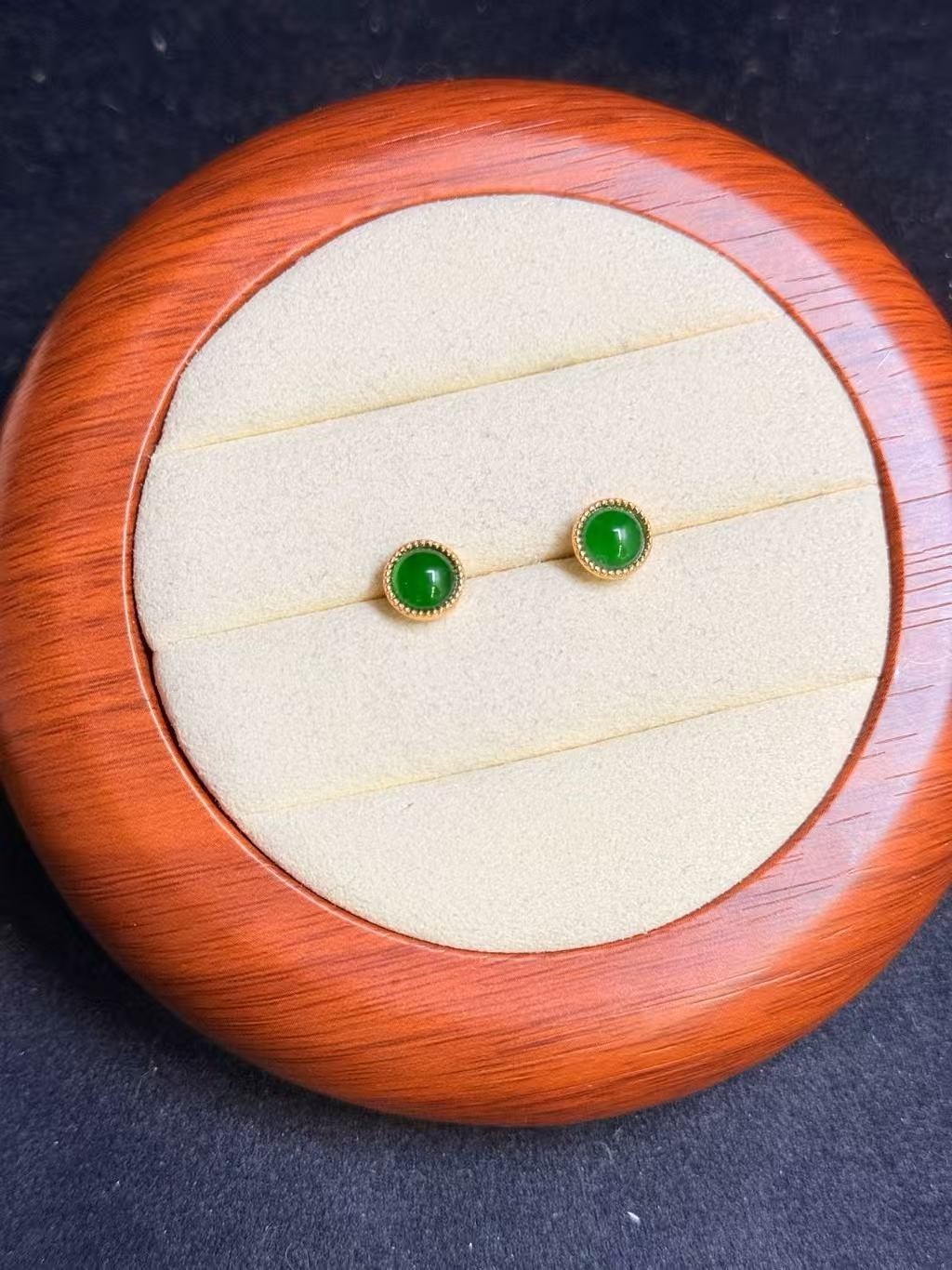 Nice Natural imperal green jadeite stud earring