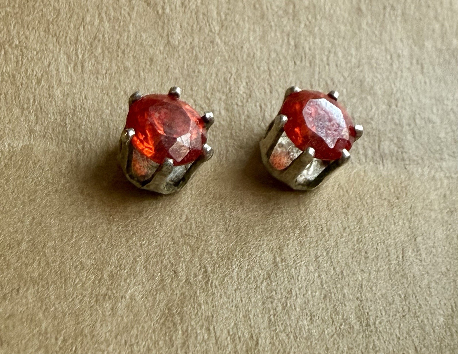 Vintage Orange Red Faceted Glass Stud Earrings Silver-Tone Prong Set Unsigned