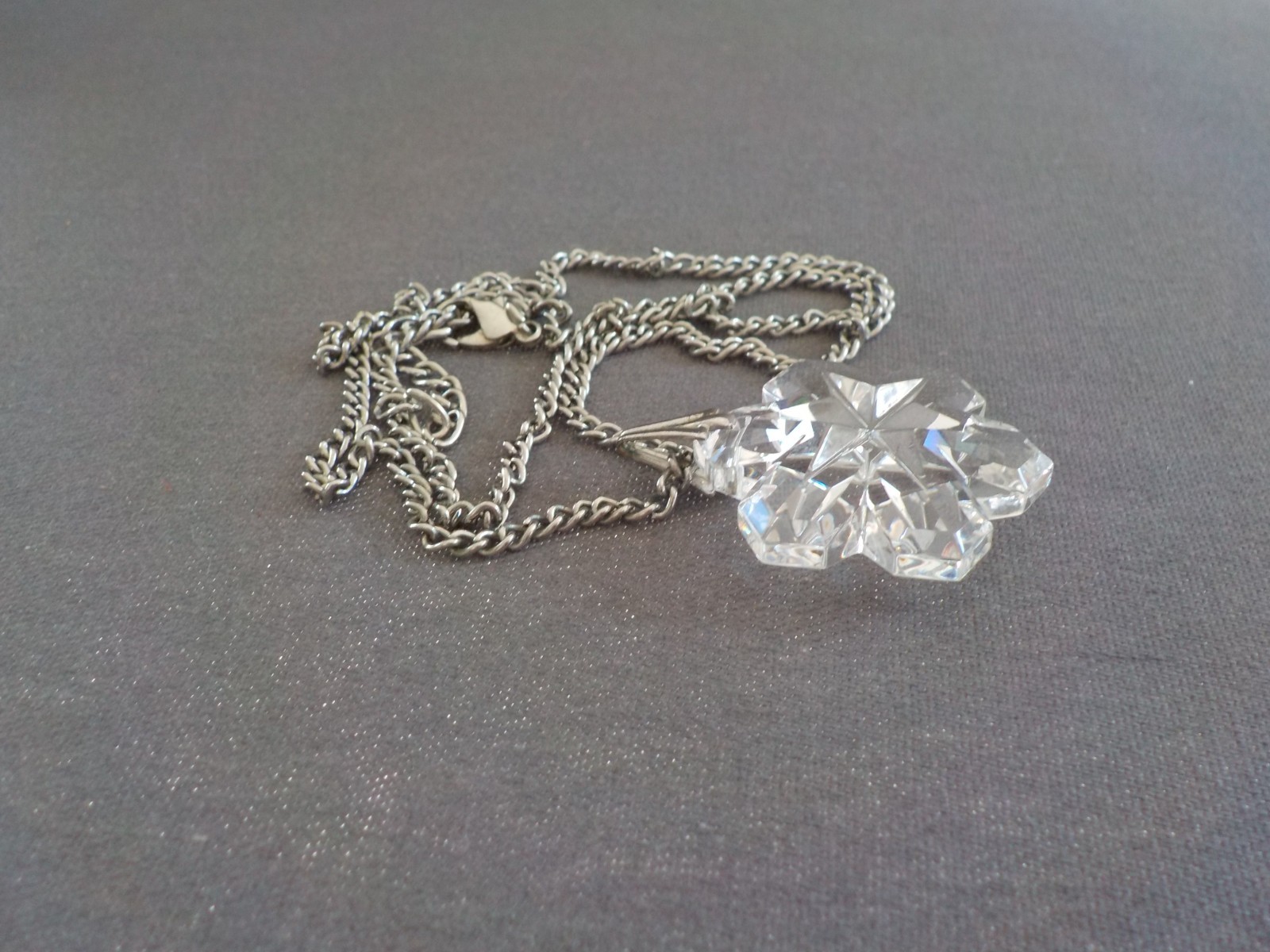 Snowflake Glass Necklace Silver Tone Metal Pendant Chain