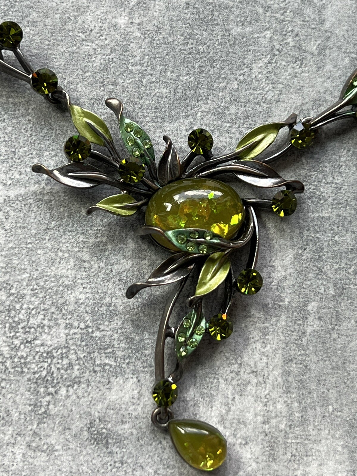 Iridescent Foiled Green Faux Opal & Rhinestones Necklace & Earrings Set Stunning