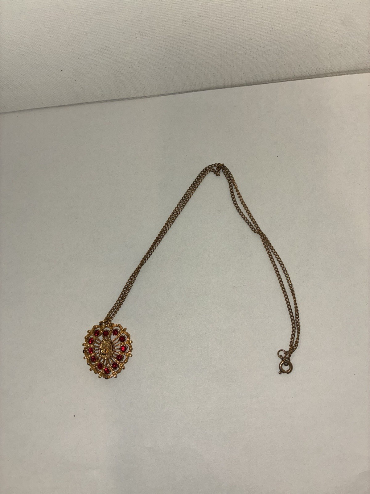 Lot of assorted women’s necklaces/ chains 26 in total.