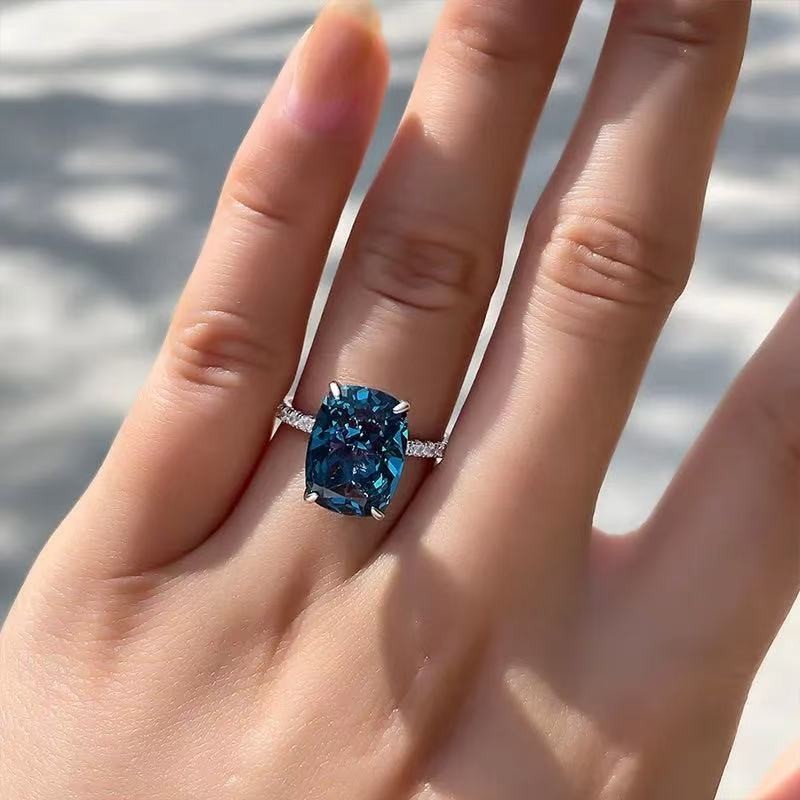 Fashion Woman White Gold Plated Sparkling Blue CZ Band Ring Sizes 6-10 Gift