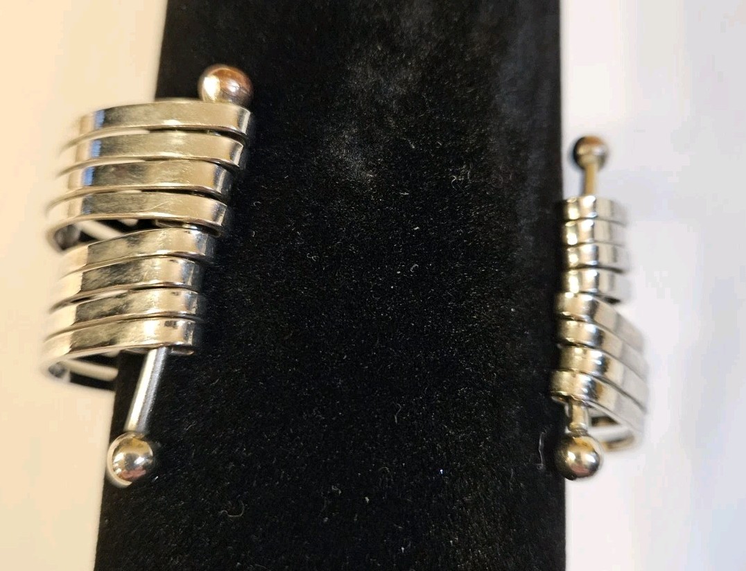 Fashion Silvertone Everyday Wear Cuff Bangle Bracelet Pre-owned