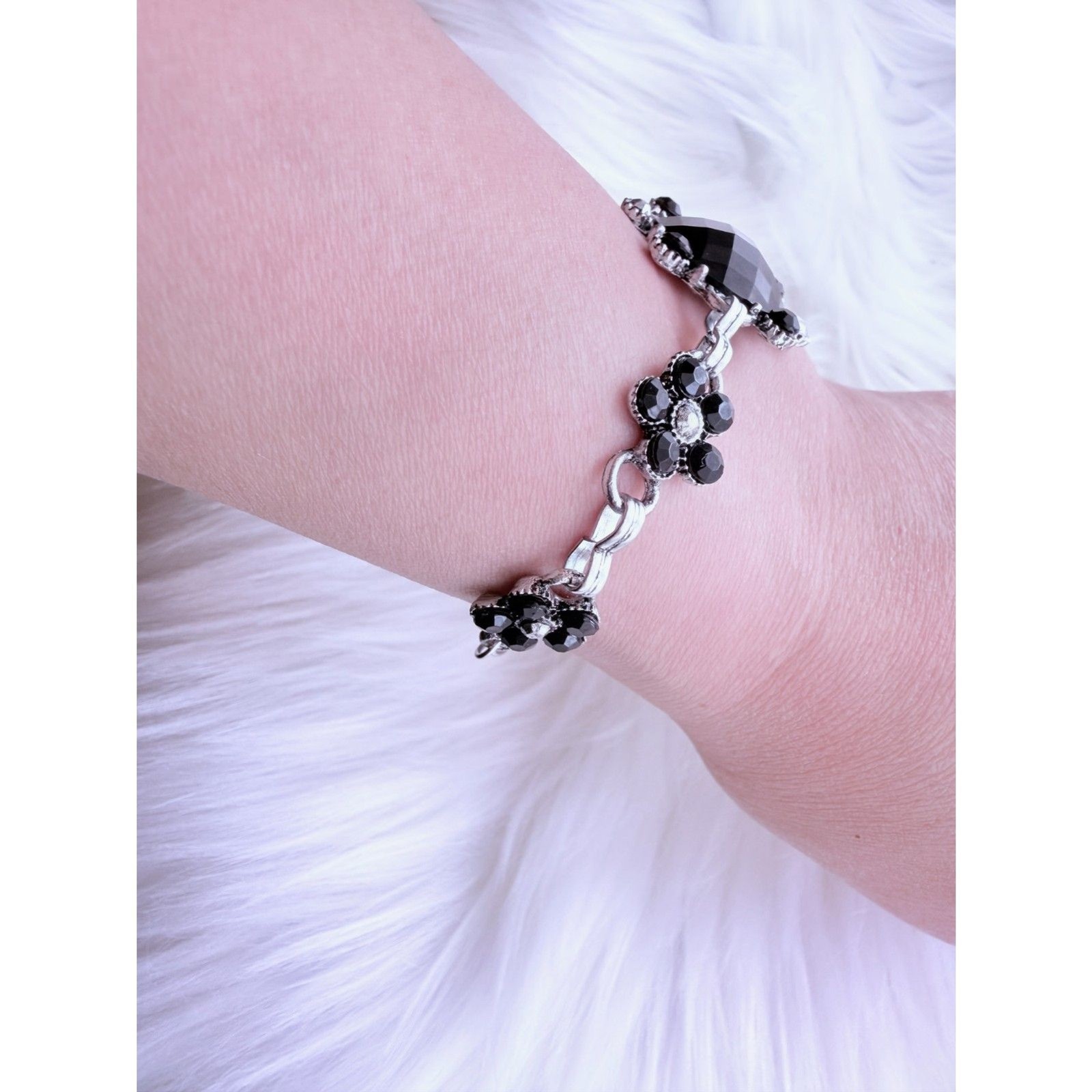 Vintage Black Resin Flower Bracelet 7.5″ Faceted Stone Link Chain