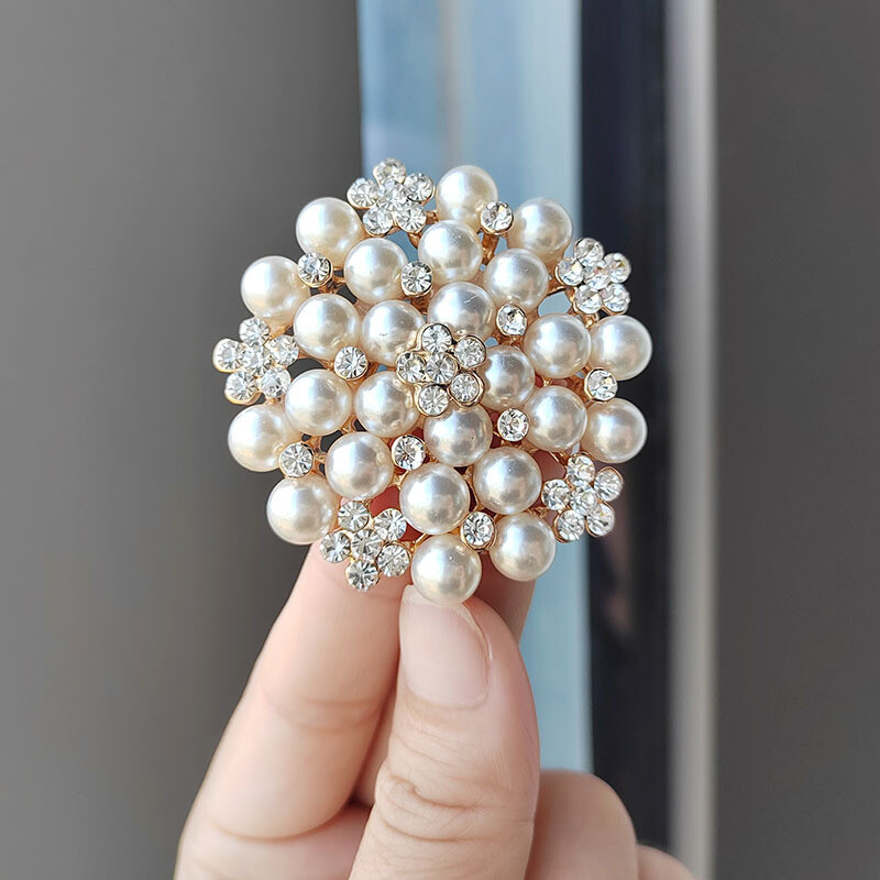 Exquisite Women Men Fashion Flower Pearl Brooch Badges Elegant Lady Classic Pin