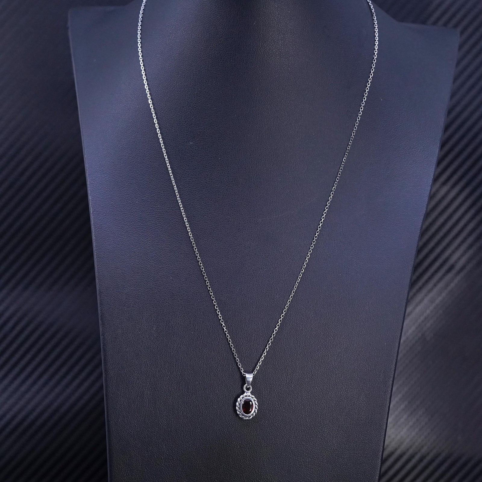 19” 1mm, vintage sterling silver 925 circle chain necklace oval garnet pendant