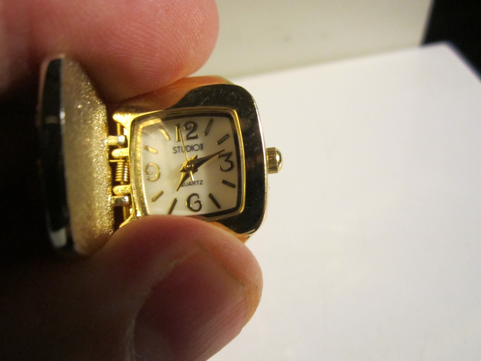 2 WATCH CLOCK RINGS -BOTH FANCY DESIGNS AND NEED BATTERIES TO RUN – OFC-R1