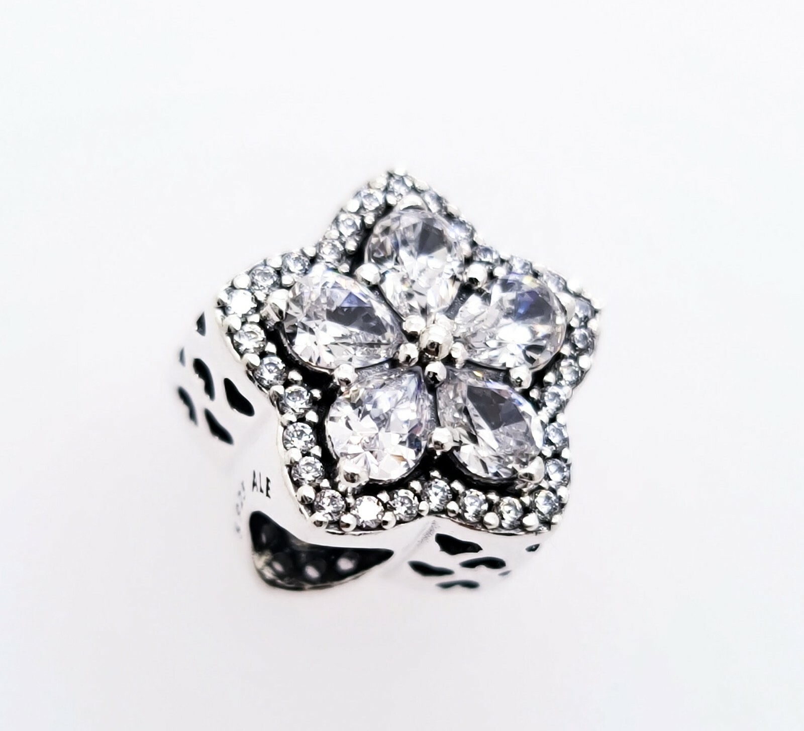 New 100% Authentic PANDORA 925 Sparkling Snowflake Pave Charm Pendant 799224C01