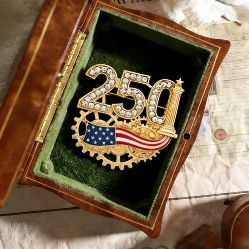 Gold Tone USA Independence Day American Flag Brooch Pin Rhinestone Enamel Gift