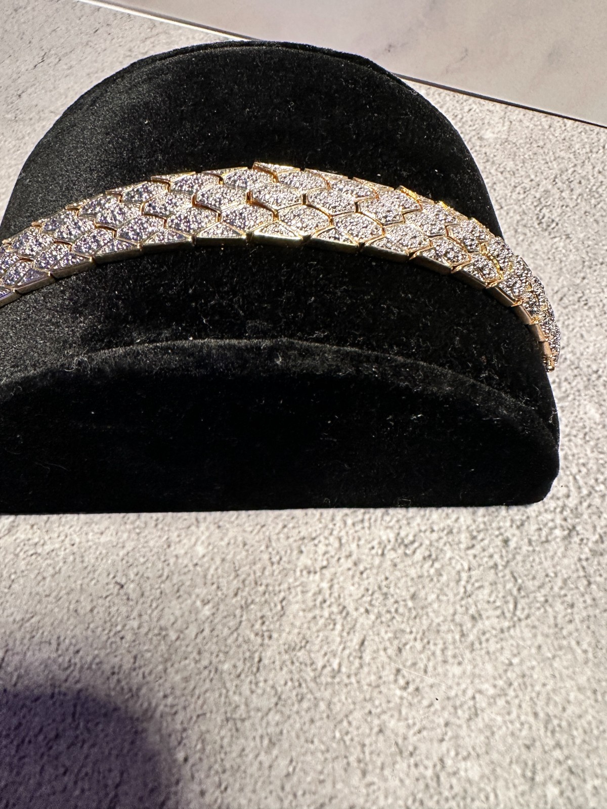 Vintage Fish Scale Bracelet Faux Diamond Pavé Wide Scalloped Links – 7″