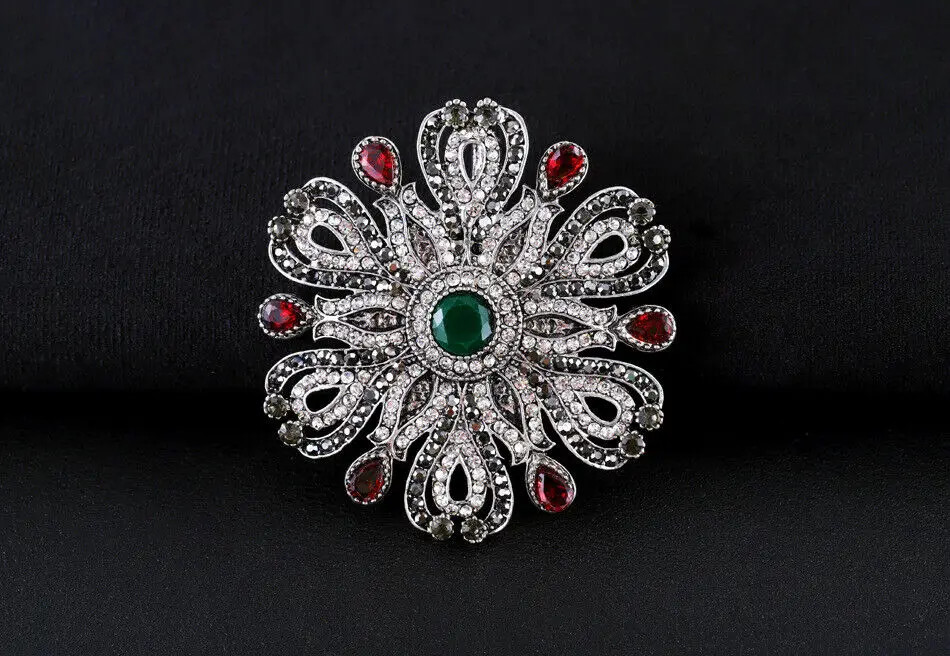 Fashion Court Style Woman’s Flower Brooch Pin Pendant Rhinestone Crystal