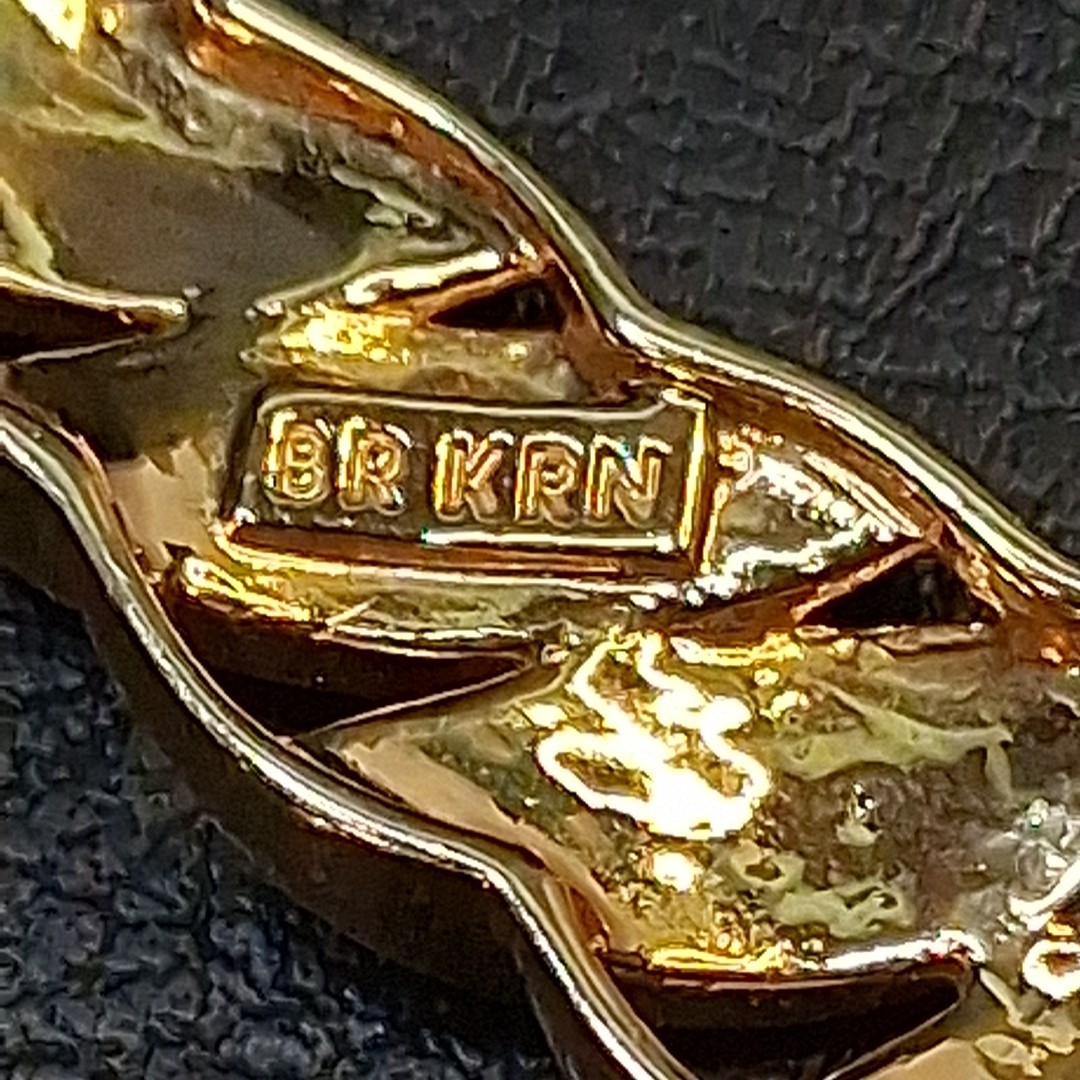 BR-KRN Chain Bib Necklace Gold Tone Whit Diamond Chip Accent. 17.253