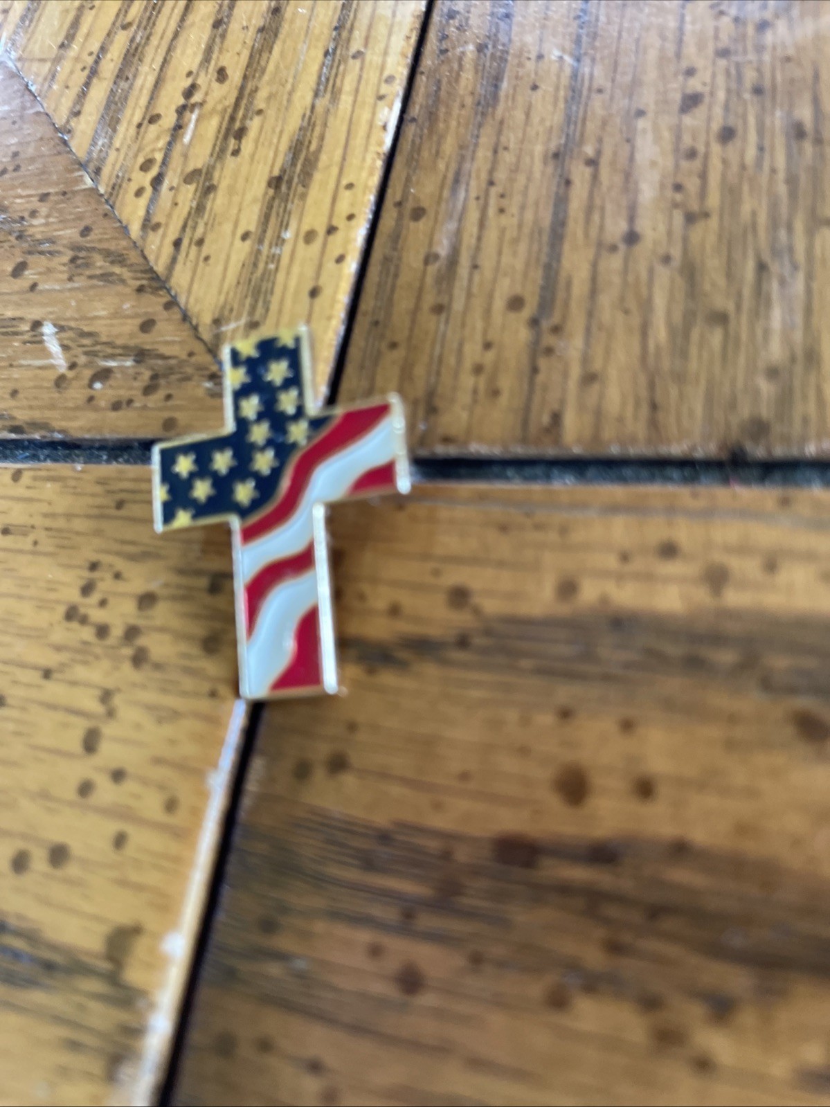 USA CHRISTIAN CROSS AMERICAN FLAG LAPEL PIN