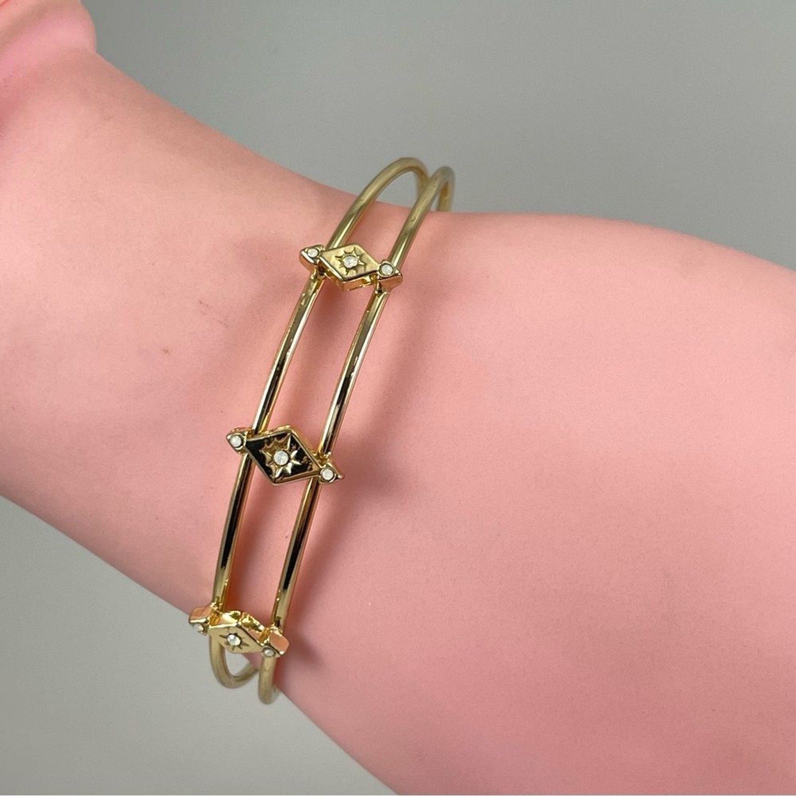 Stunning Gold Tone Whit Rhinestone Dainty Open Cuff Bangle Bracelet Cute Elegant