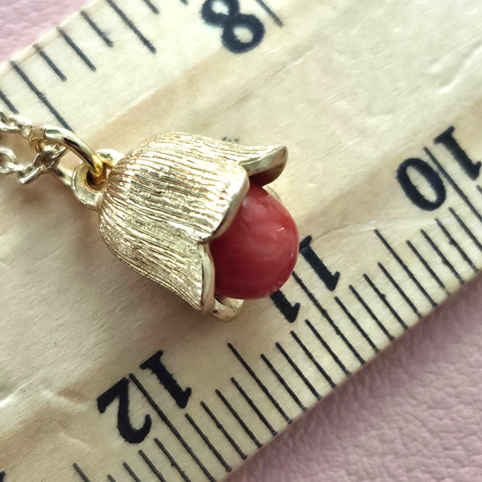 Natural Red Bead Pendant Necklace Gold Color Tulip Scallop Petals Marked