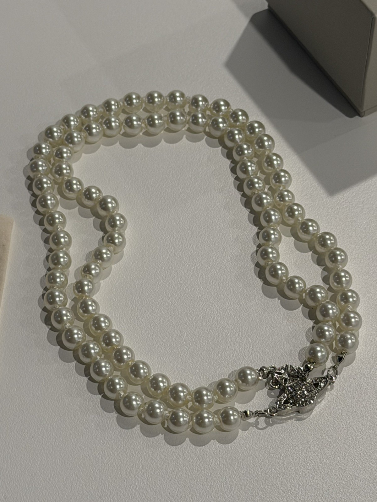 VW Two Row Pearl Bas Relief Choker – Silver