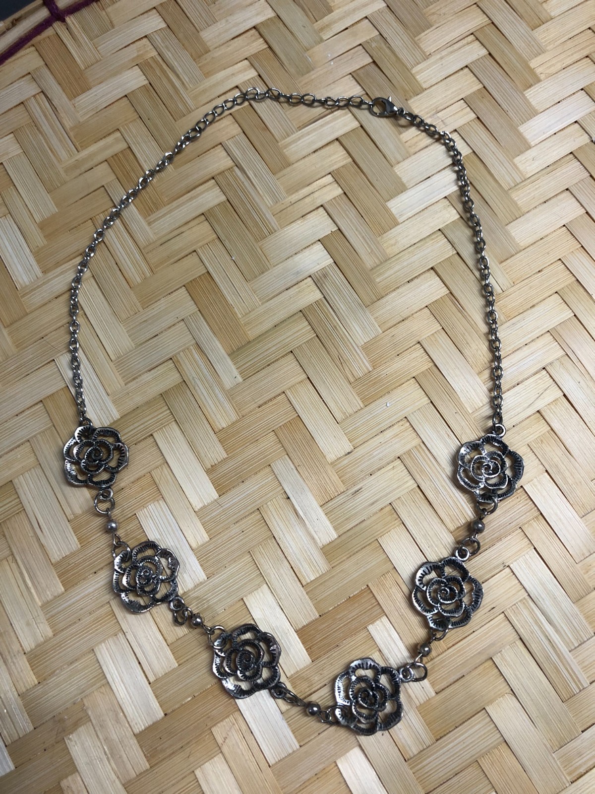 Silver Tone Lasercut Rosebud Rose Link Necklace Box Chain 18″ w/ 2.5″ Extender