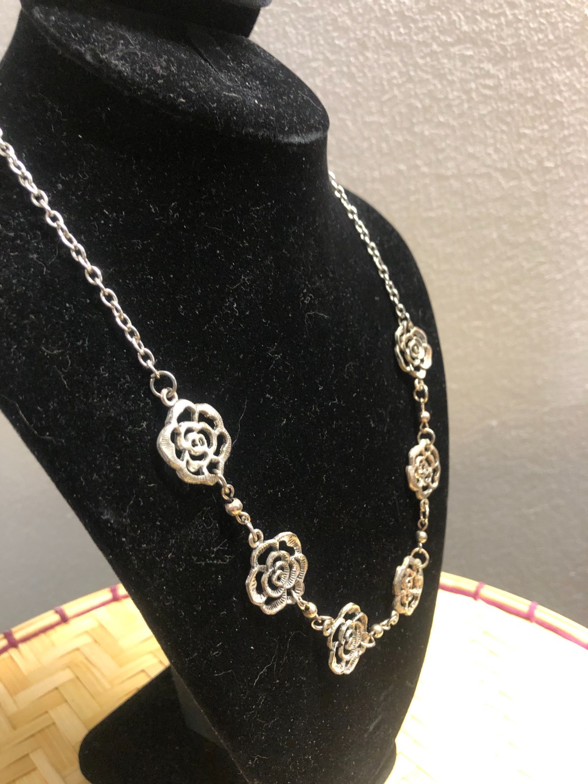 Silver Tone Lasercut Rosebud Rose Link Necklace Box Chain 18″ w/ 2.5″ Extender
