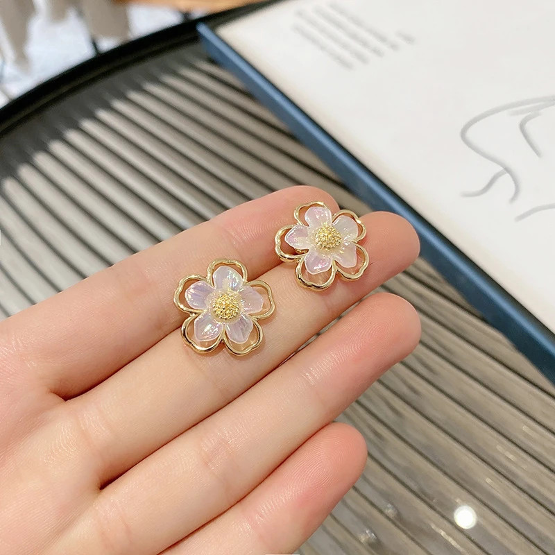 2026 Summer Fairy Non-pierced Ear Clip Double-layer Hollow Shell Flower Clip on