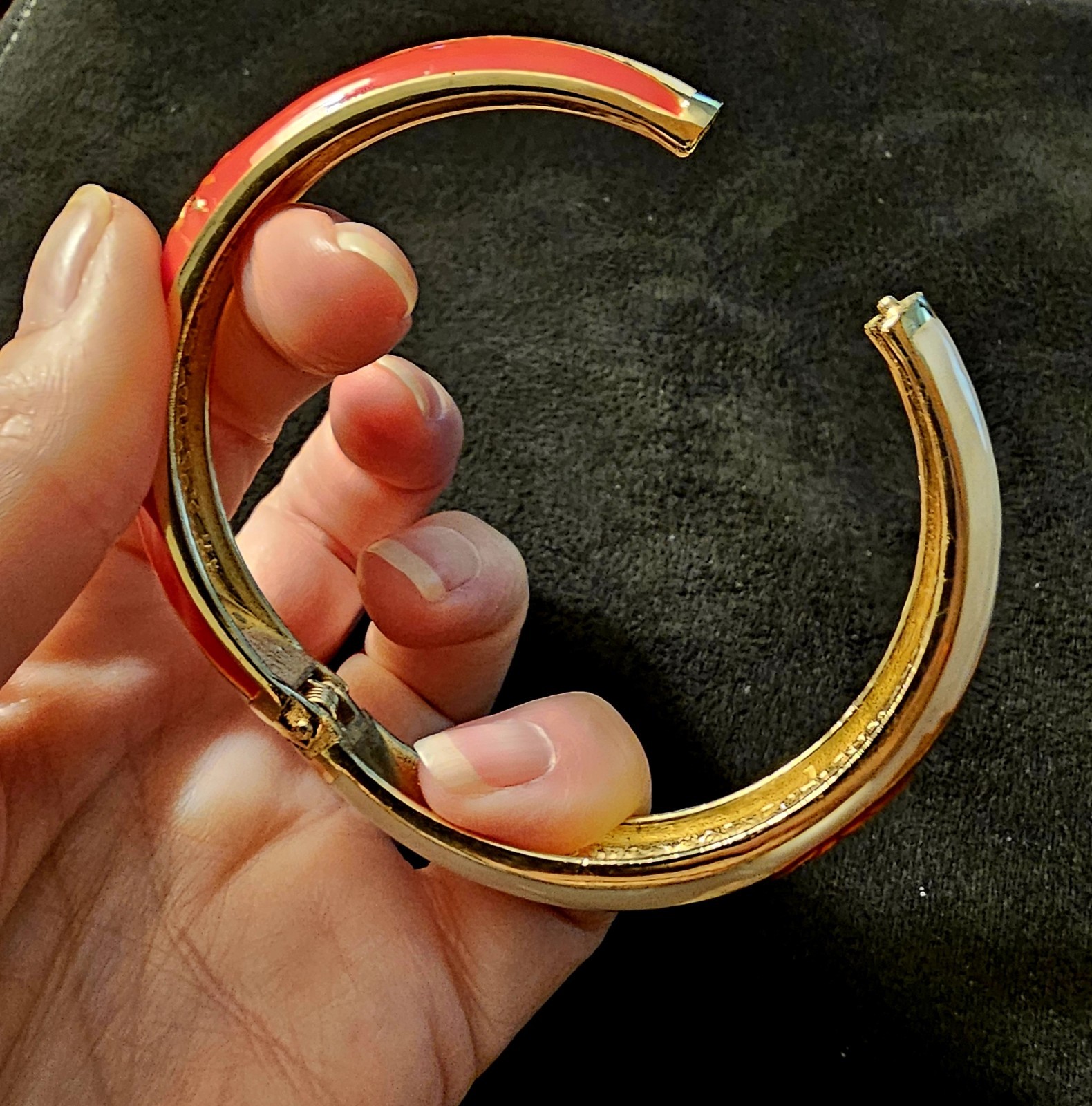Jin Long Xing Red White Enamel Gold-Tone Hinged Bangle Bracelet Signed