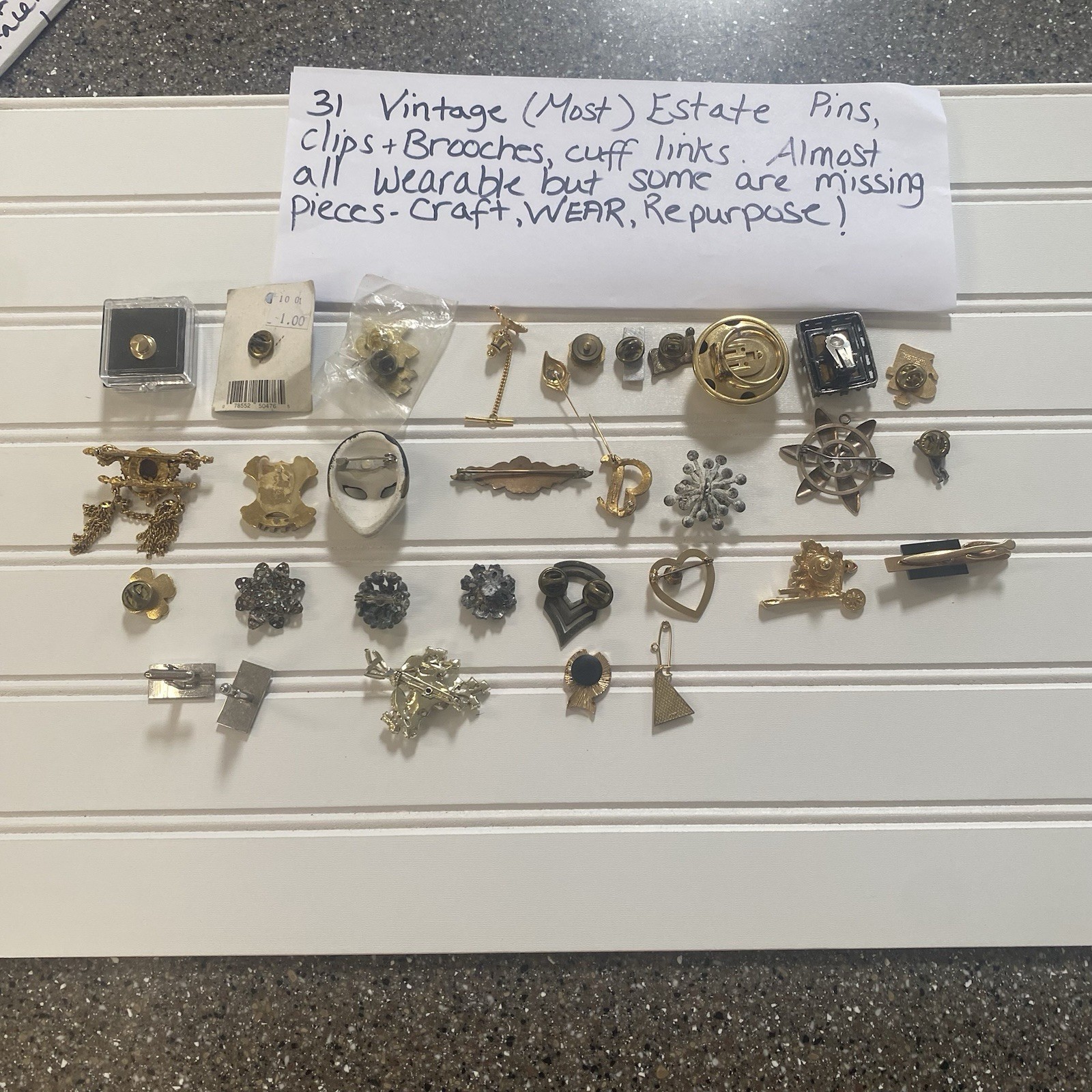 31 Pc Vintage Brooch Pin Lot Mixed Alloy All Different Estate Some Missing Gems