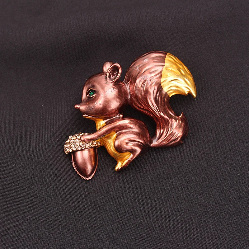 Women Men Unisex Squirrel Lover Brooch Fashion Animal Pins Badge Jewelry