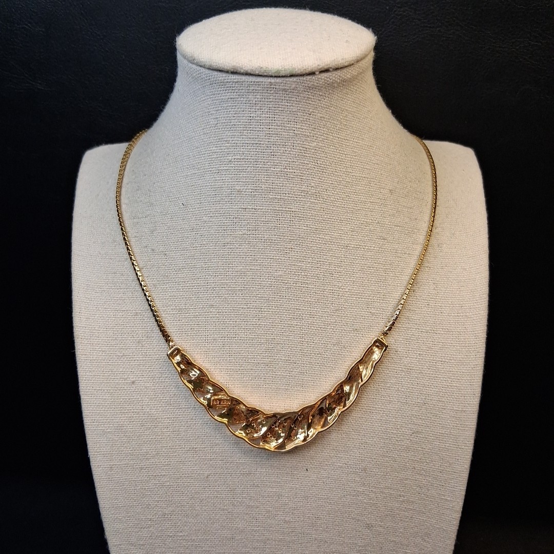 BR-KRN Chain Bib Necklace Gold Tone Whit Diamond Chip Accent. 17.253