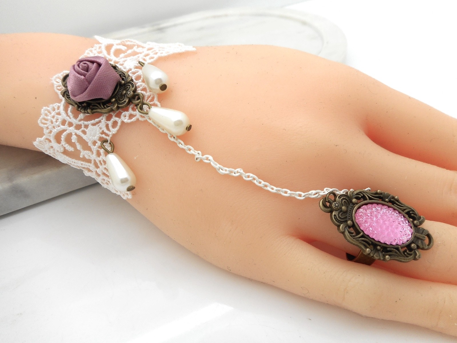 New Stunning Bracelet Women’s Ring Attached Lace Faux Pearl Slave