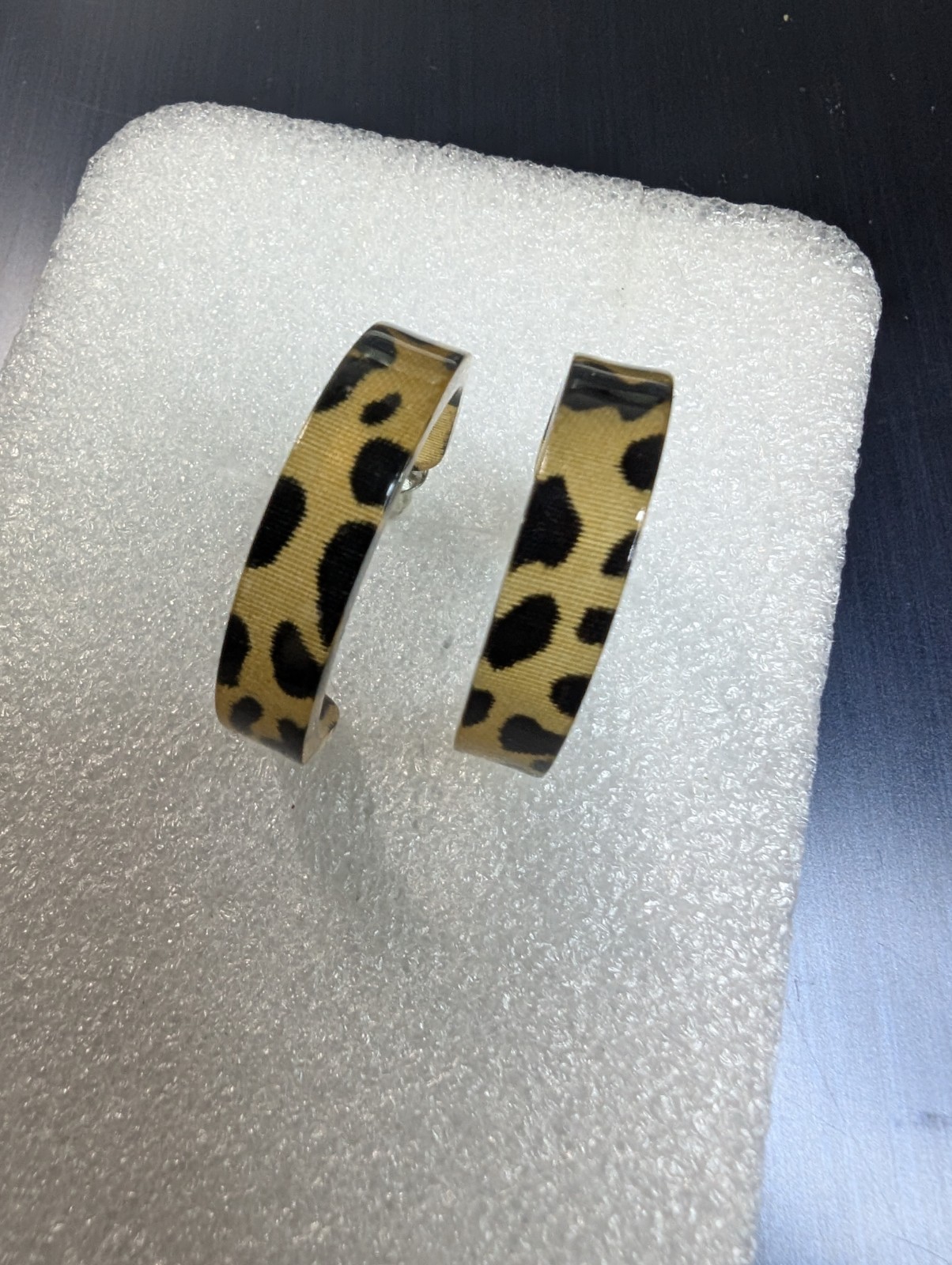 Leopard C-shaped resin earrings .96″ DAD993