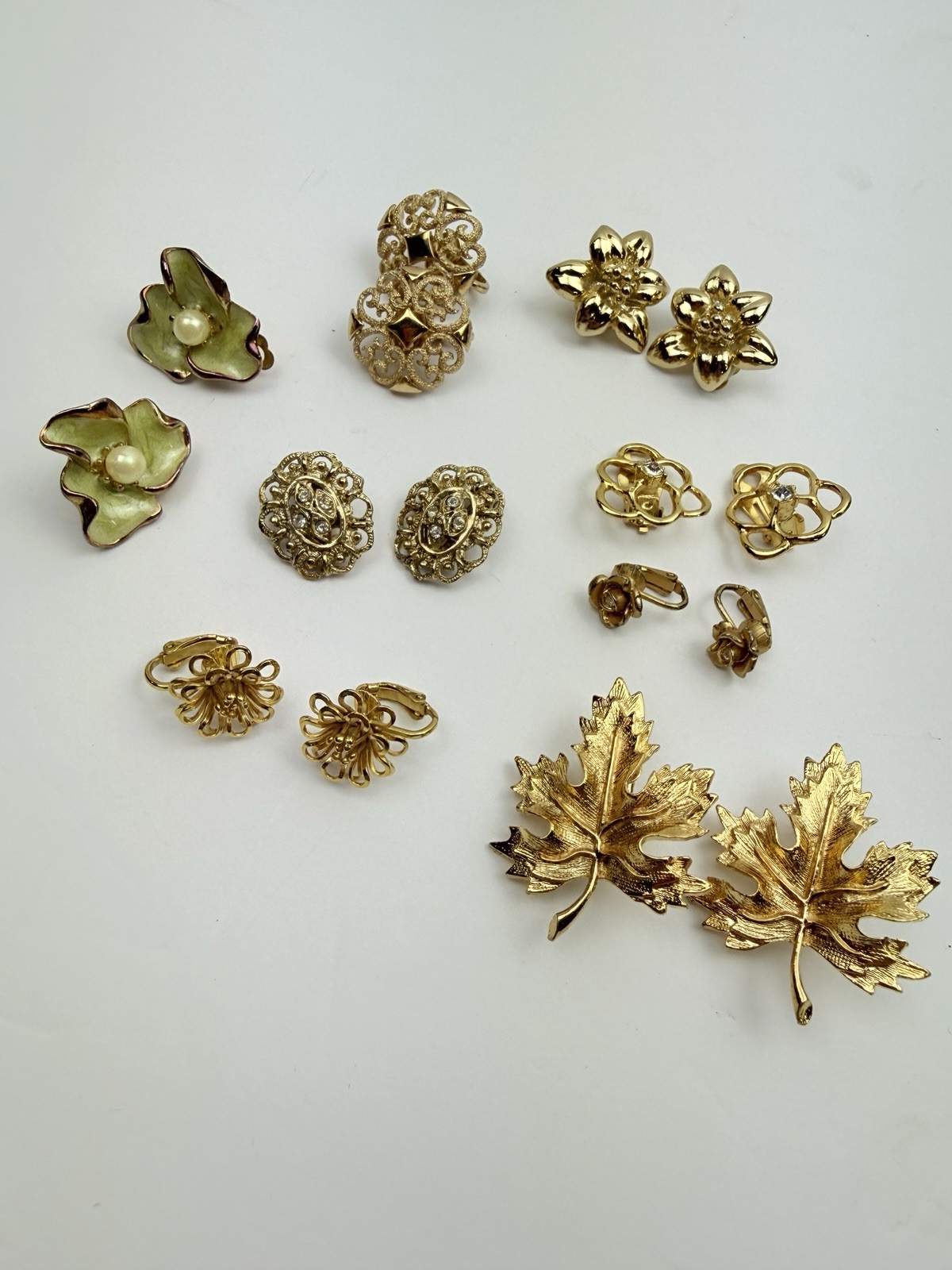 Vintage Estate All Gold Tone Clip On Earrings Lot 8 Pair Flower Leaf Some Avon