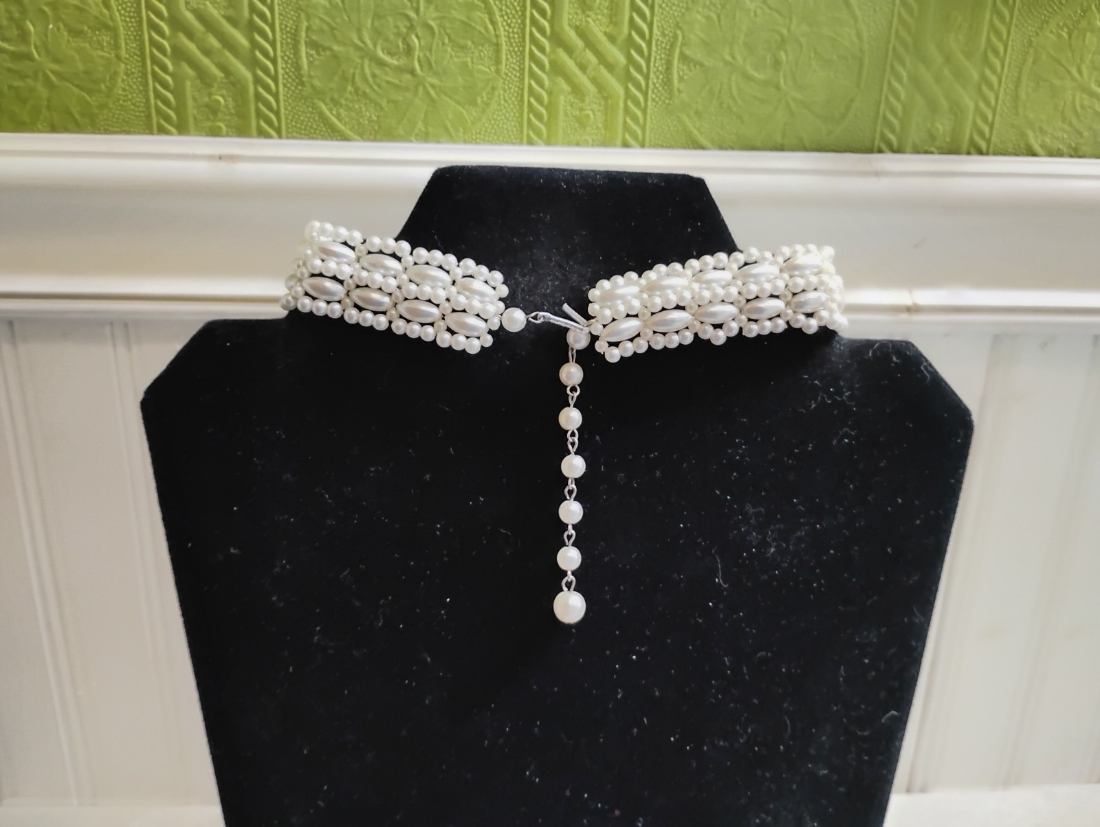 Vintage ST Metal Faux Pearl Oval & Round Bead 14.5″ Choker Necklace