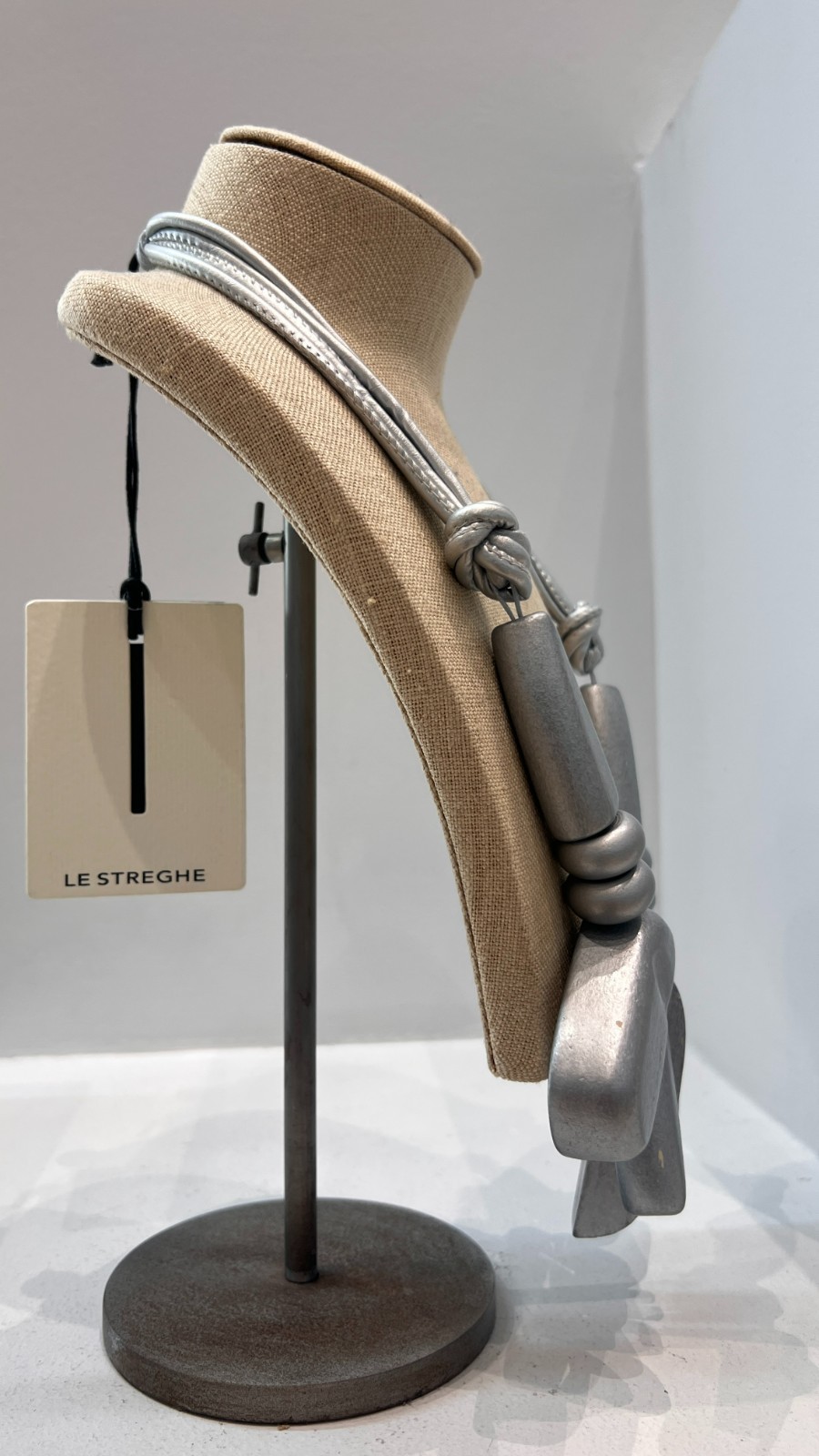 Le streghe women wood statment necklace in gray/silver