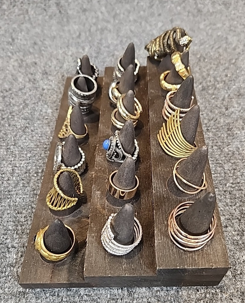 Jewelry 18 Rings Egyptian Theme Adjusts Sized Stretch See Description Lot #219