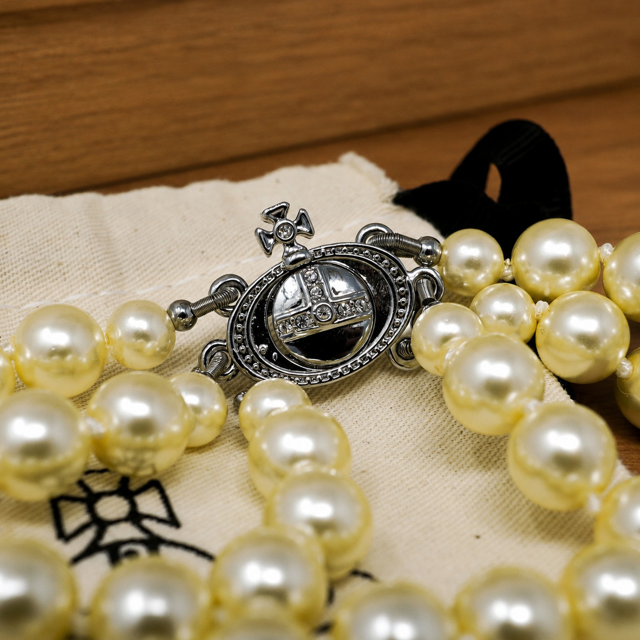 Vivienne Westwood Necklace Bas Relief Long Row Pearl 3D Silver Orb Pendant & Box