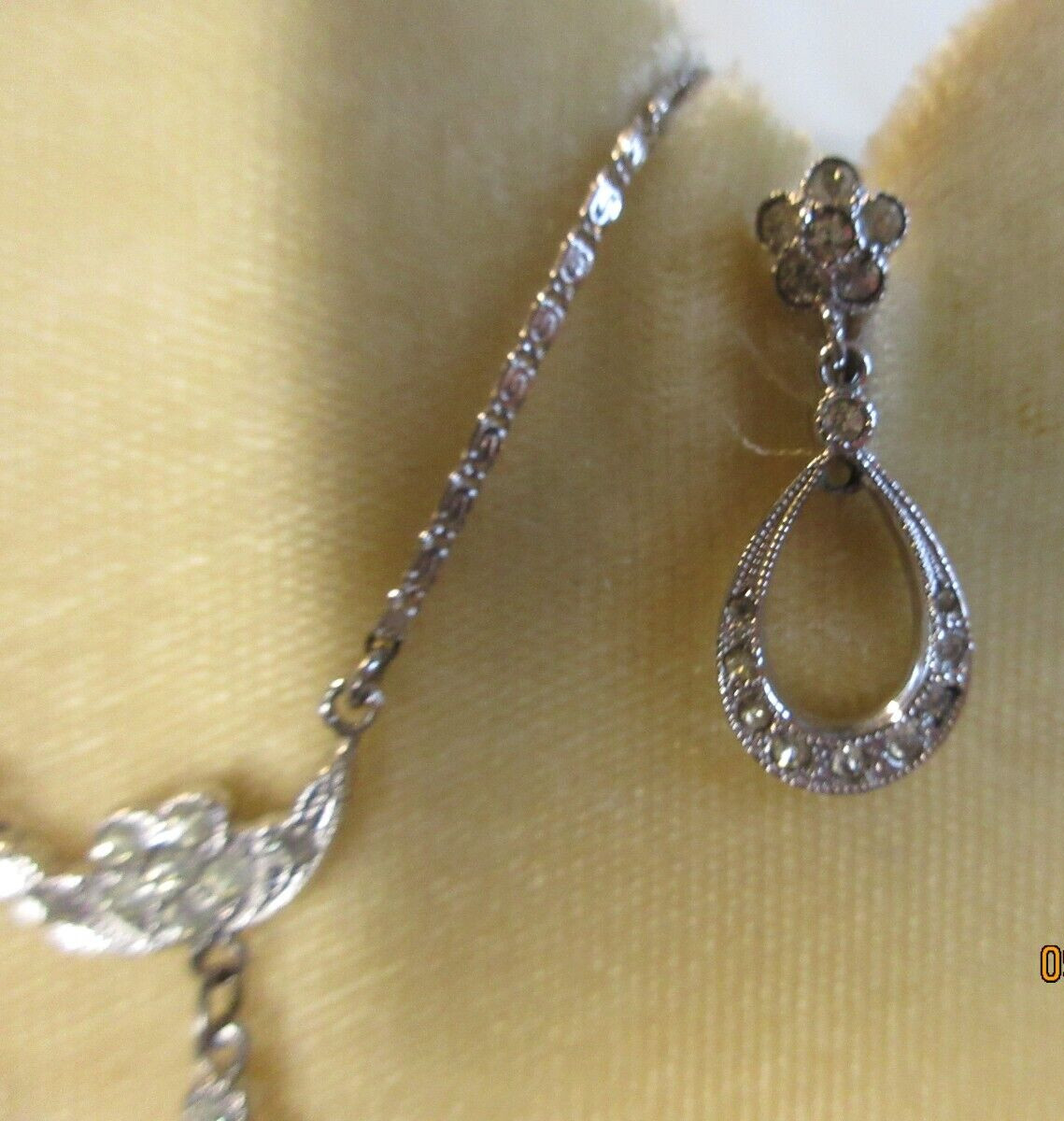 STERLING RHODIUM FINISH~HAND SET STONES~3 PIECE~NECKLACE & SCREWBACKS~17 1/2″