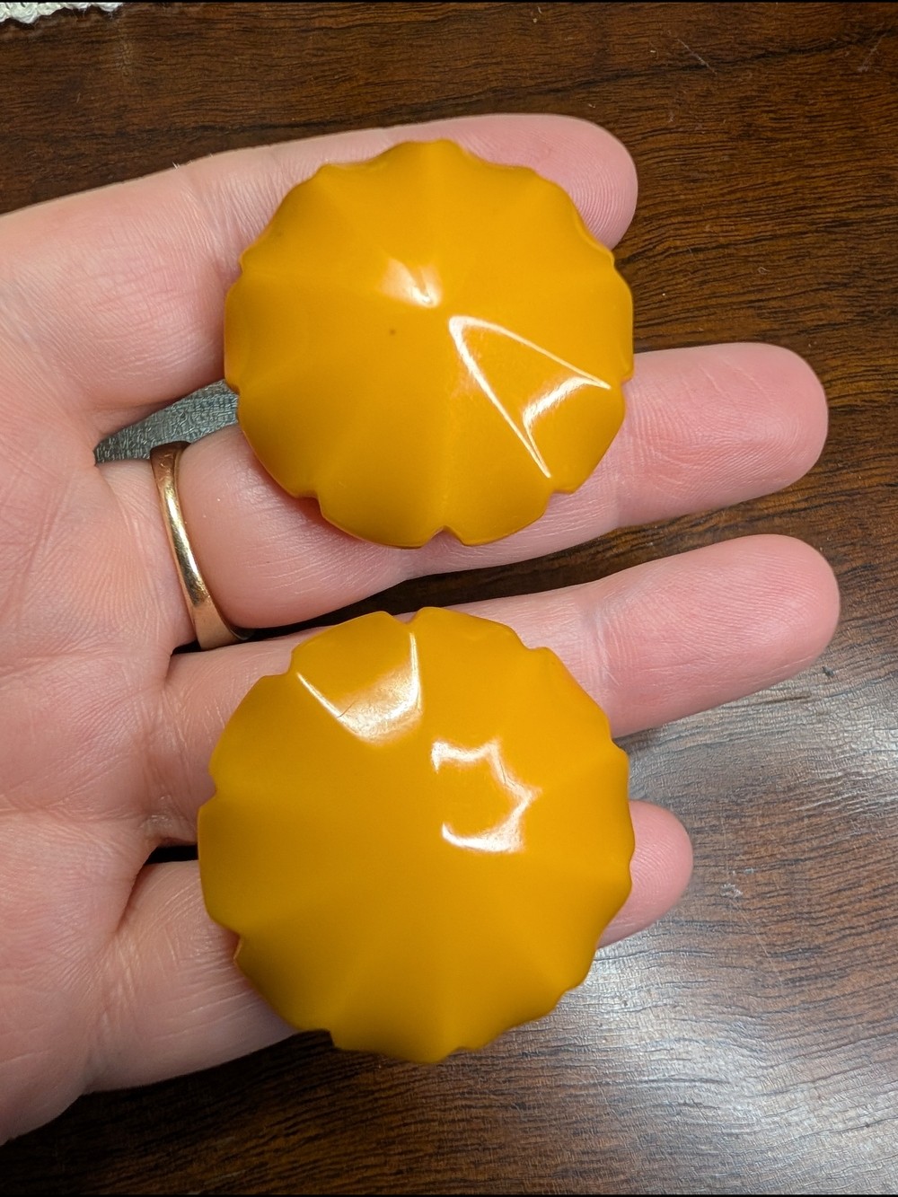 Bakelite Scalloped Edge Round Clip-On Earrings — Butterscotch Yellow