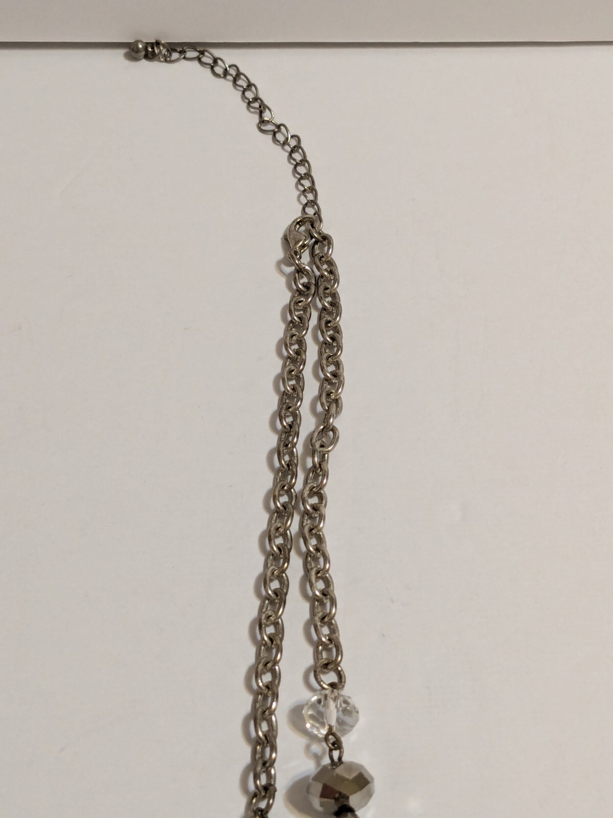 Etched Metal & Acrylic Gray/Clear Faceted Beads Silver Tone Pendant Necklace 29″