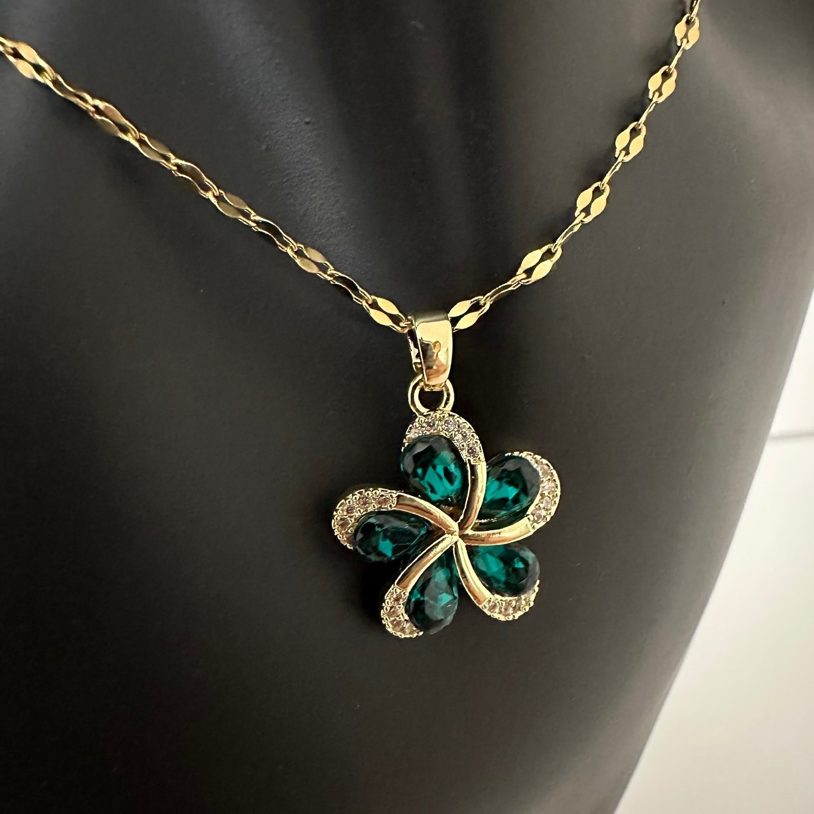 Women’s Green Flower Pendant Cable Chain Gold Plated Necklace Adjustable Zircon