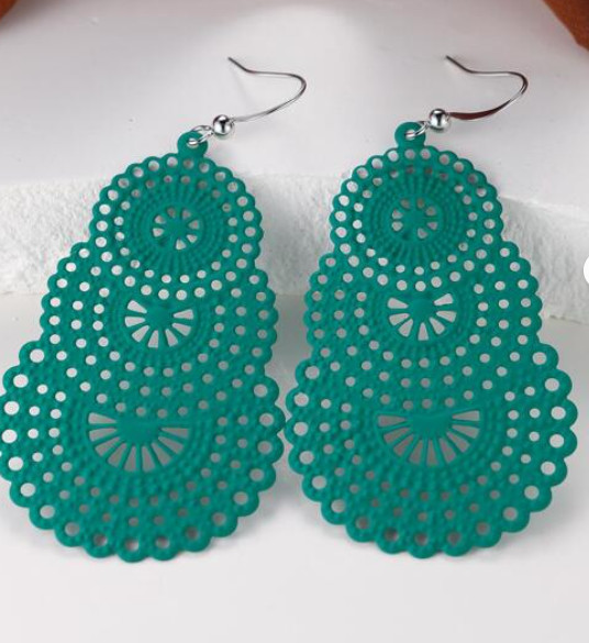 **CLEARANCE** Beautiful Metal alloy earrings – Dainty – stunning colors
