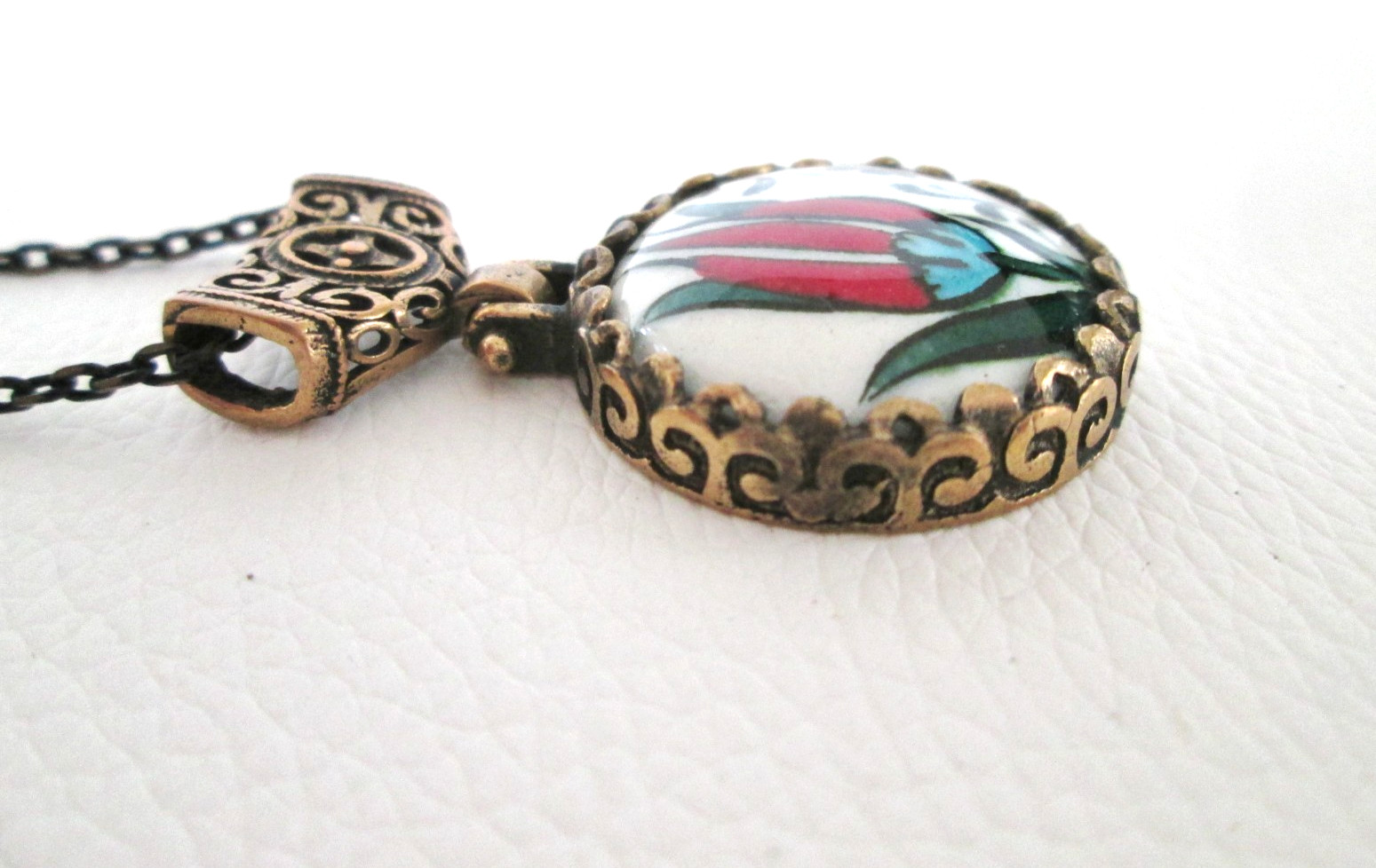 Cini Tulip Enamel Ceramic Pendant Collar Chain Necklace 18″ Antique Gold Tone