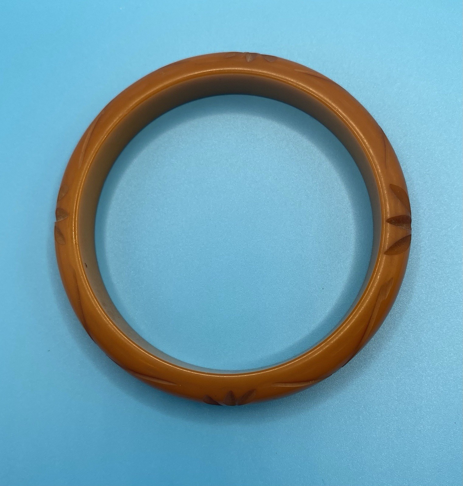 Carved Bakelite Pumpkin Bangle Bracelet, Round Shape, 3 in Length, No Stone