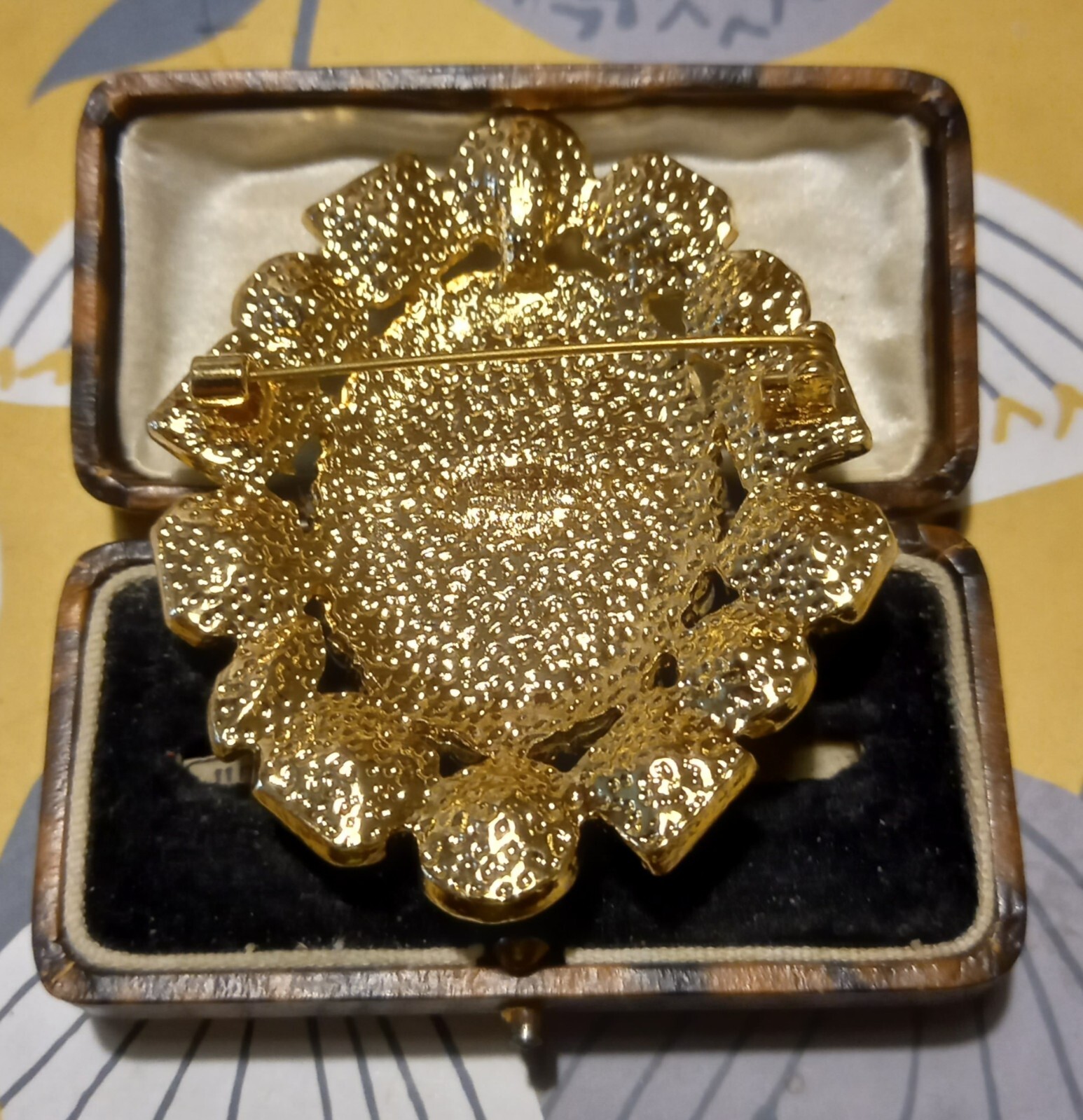 VINTAGE STYLE LARGE GOLDTONE OVAL MISTY IRRIDESCENT HOLOGRAPHIC MERMAID BROOCH