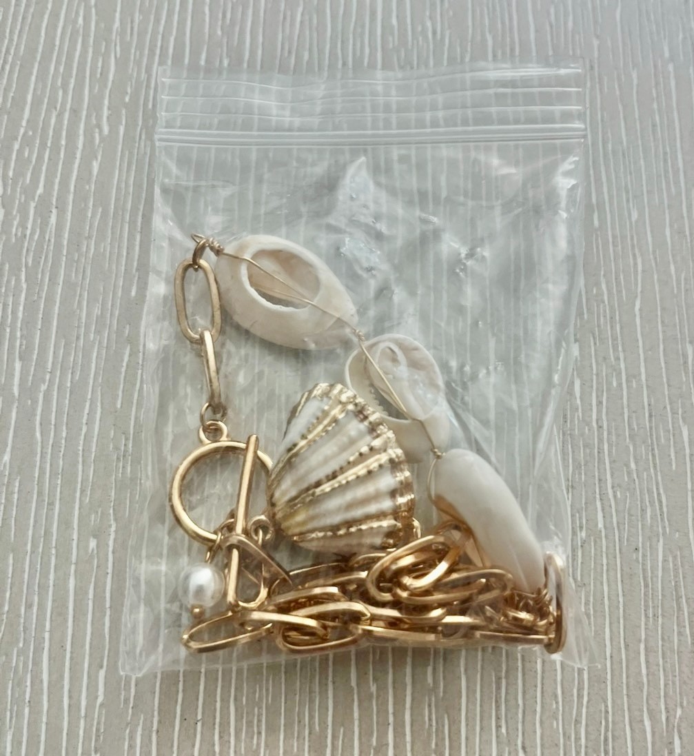 Women’s Beach Shell Pendant Necklace